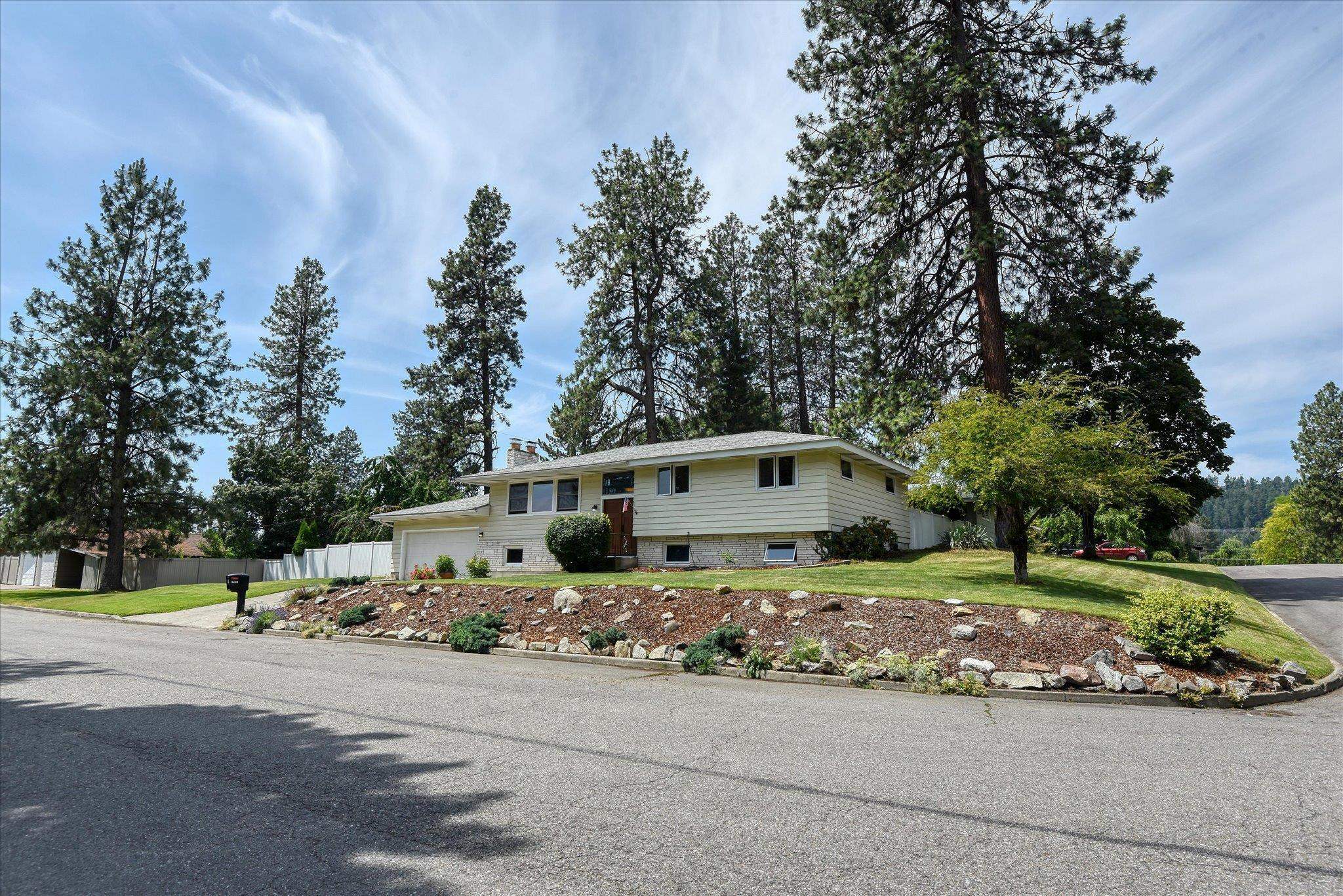 Property Photo: 9405 N Normandie Ln WA 99218