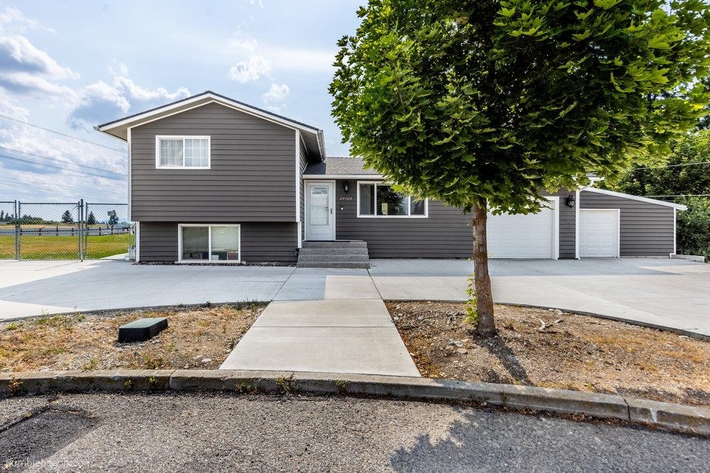 Property Photo:  24404 E Roxanne Ave  WA 99025 