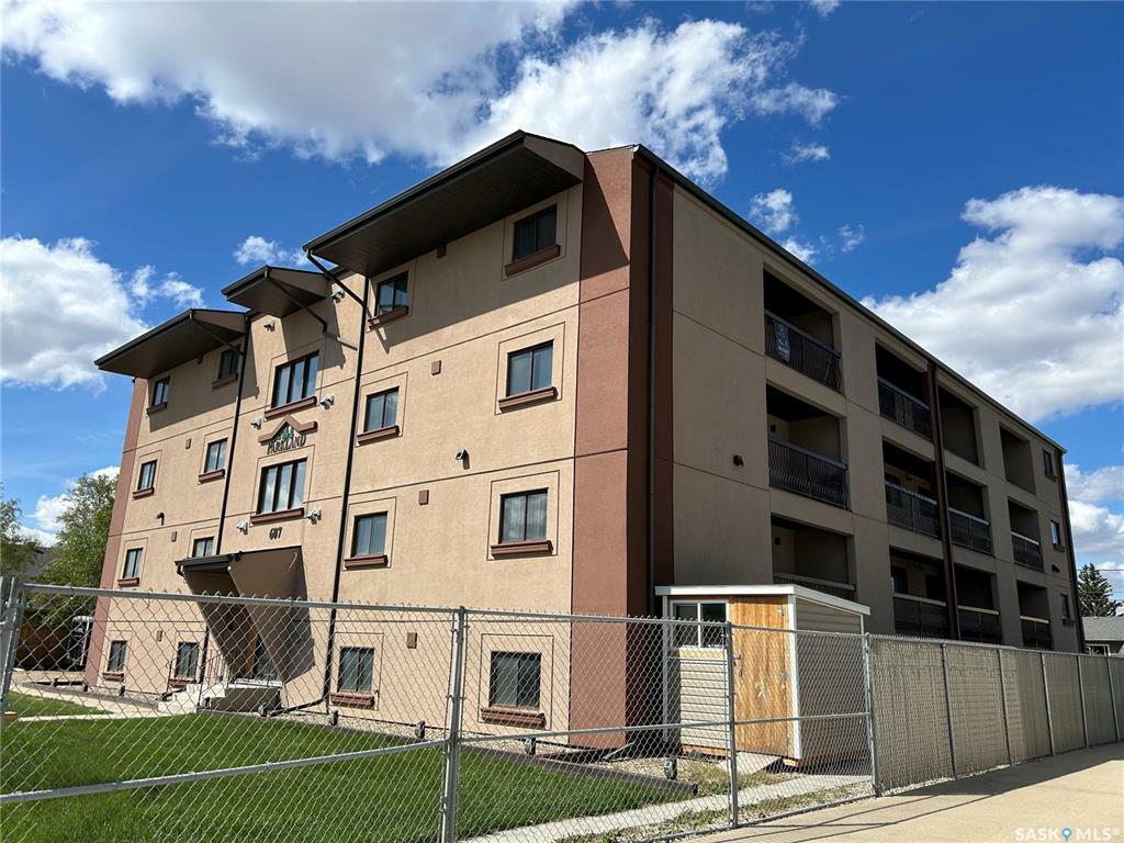 Property Photo: 607 10th Street 306 SK S0K 2A0