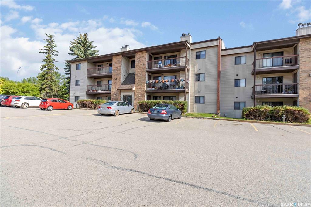 Property Photo: 335 Kingsmere Boulevard 101 SK S7J 4J6