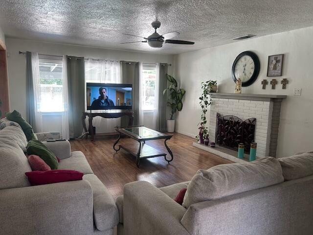Property Photo: 285 N Conley Street CA 93257