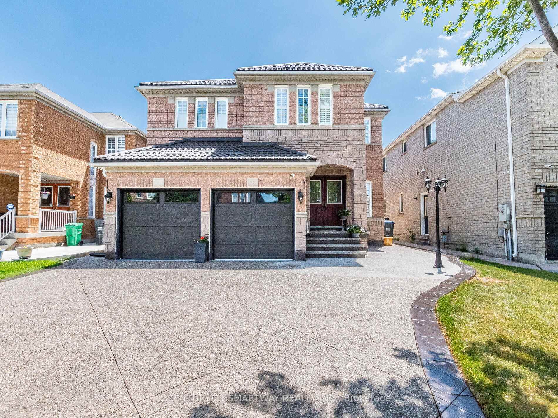 Photo de la propriété: 38 Bottlebrush Drive ON L6R 2Z5