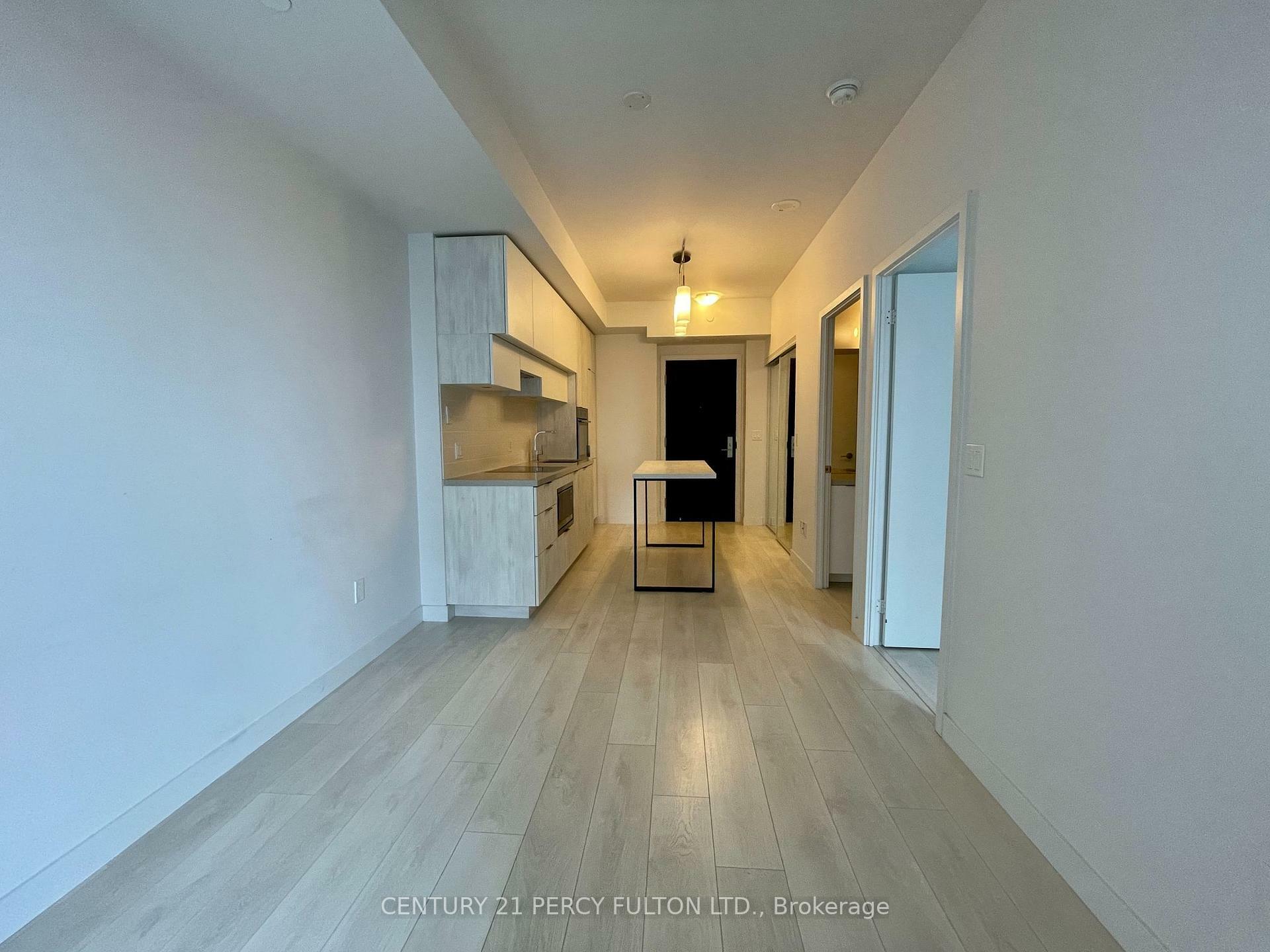 Photo de la propriété: 8 Eglinton Avenue E 1303 ON M4P 0C1