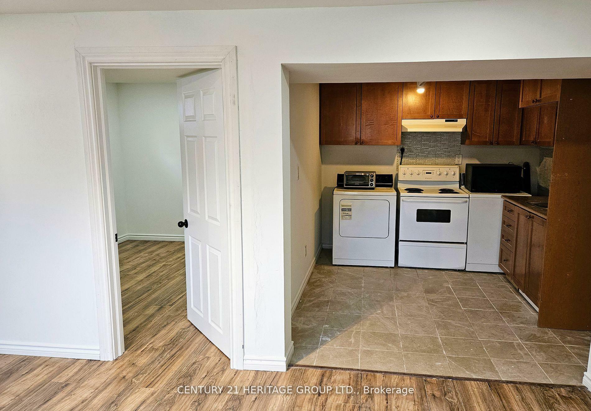 Property Photo: 6 Dingley Court Bsmt ON L1S 6B6