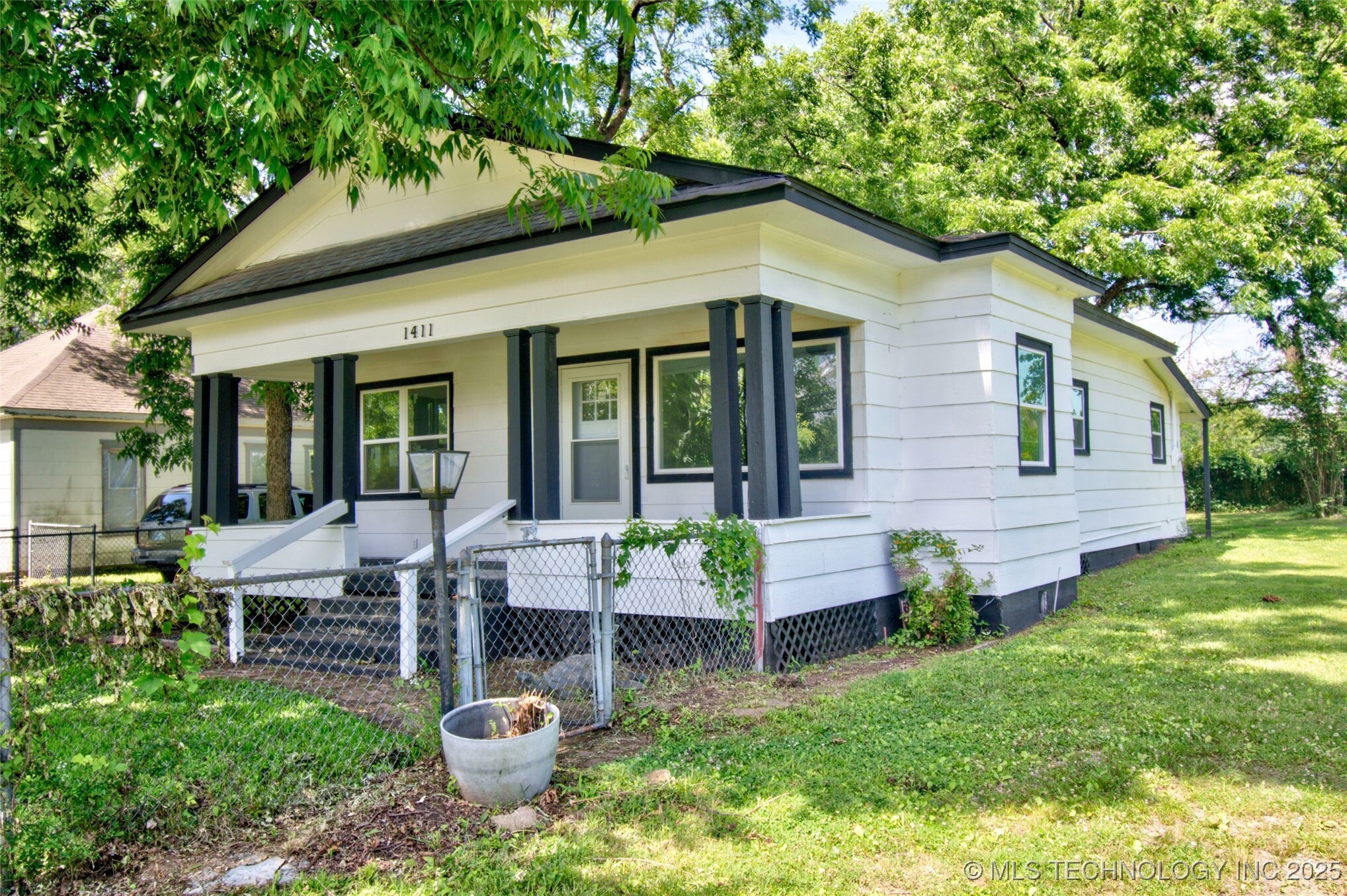 Property Photo: 1411 N 43rd Street E OK 74403