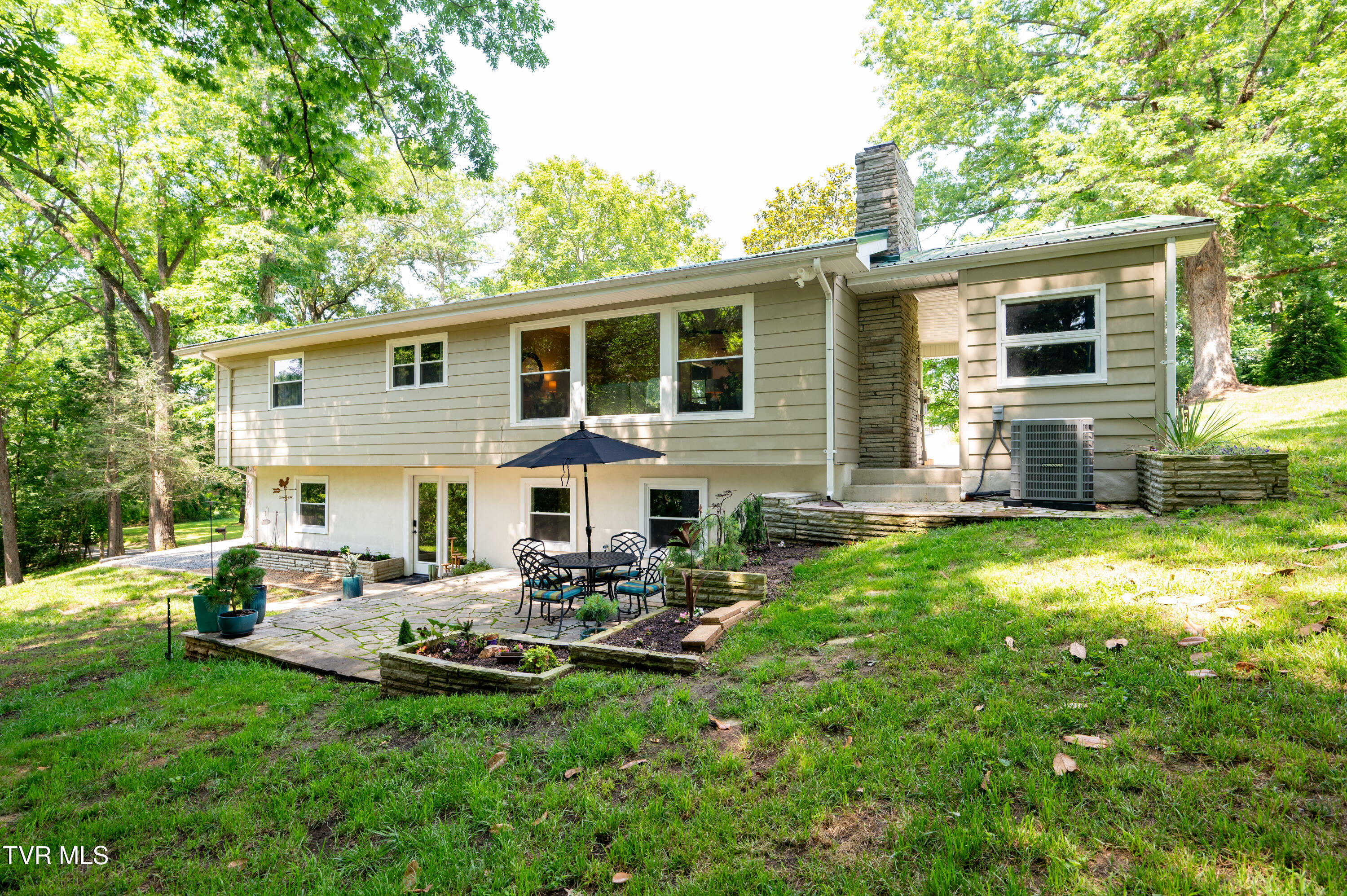 101 Ridgewood Drive  Bristol TN 37620 photo