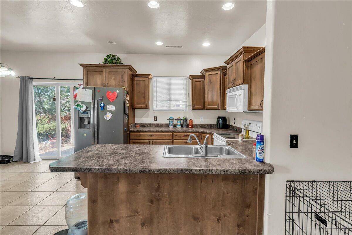 Property Photo: 460 N 2480 W UT 84737