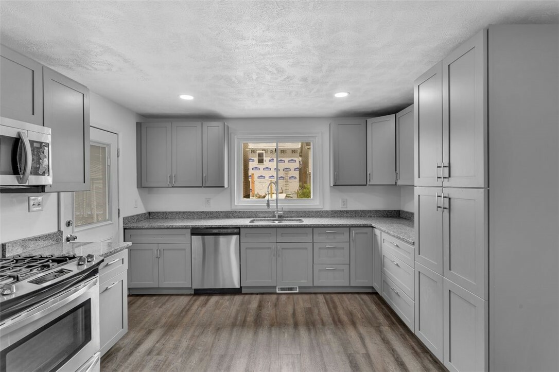 Property Photo:  16 4th Street  PA 15215 