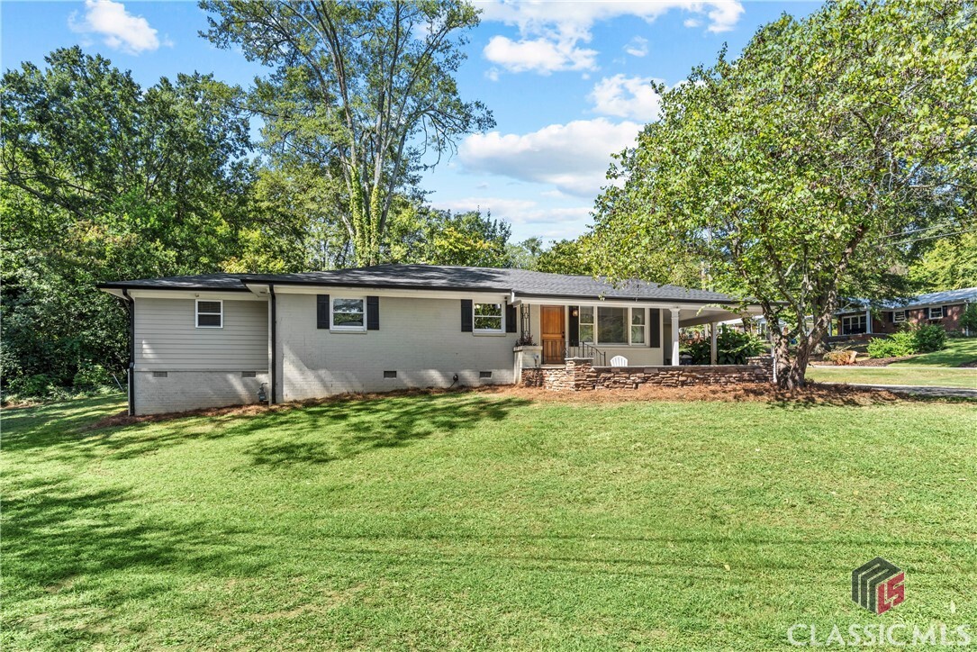 Property Photo: 195 Sylvan Road GA 30606