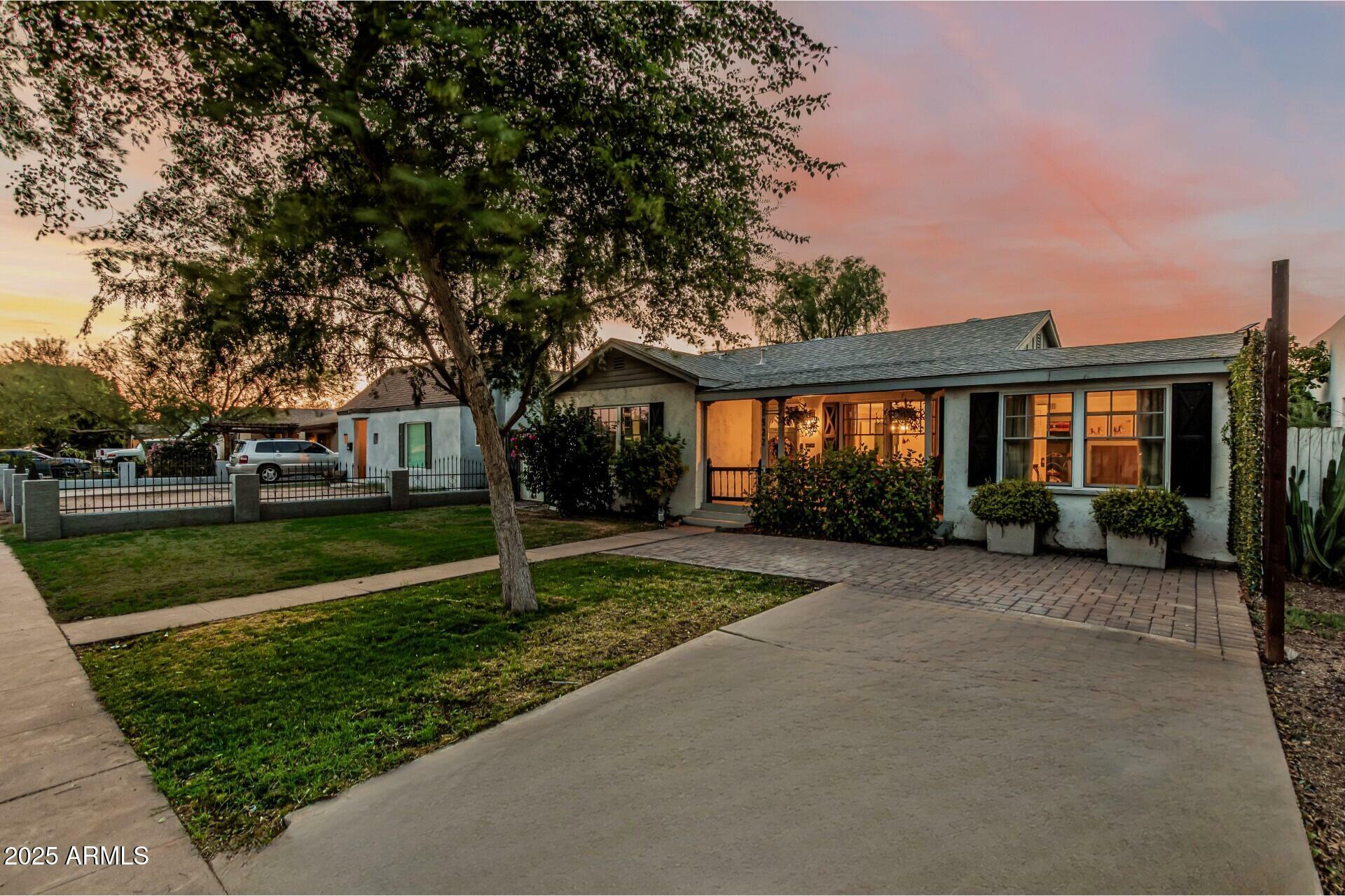 Property Photo: 1522 W Willetta Street AZ 85007