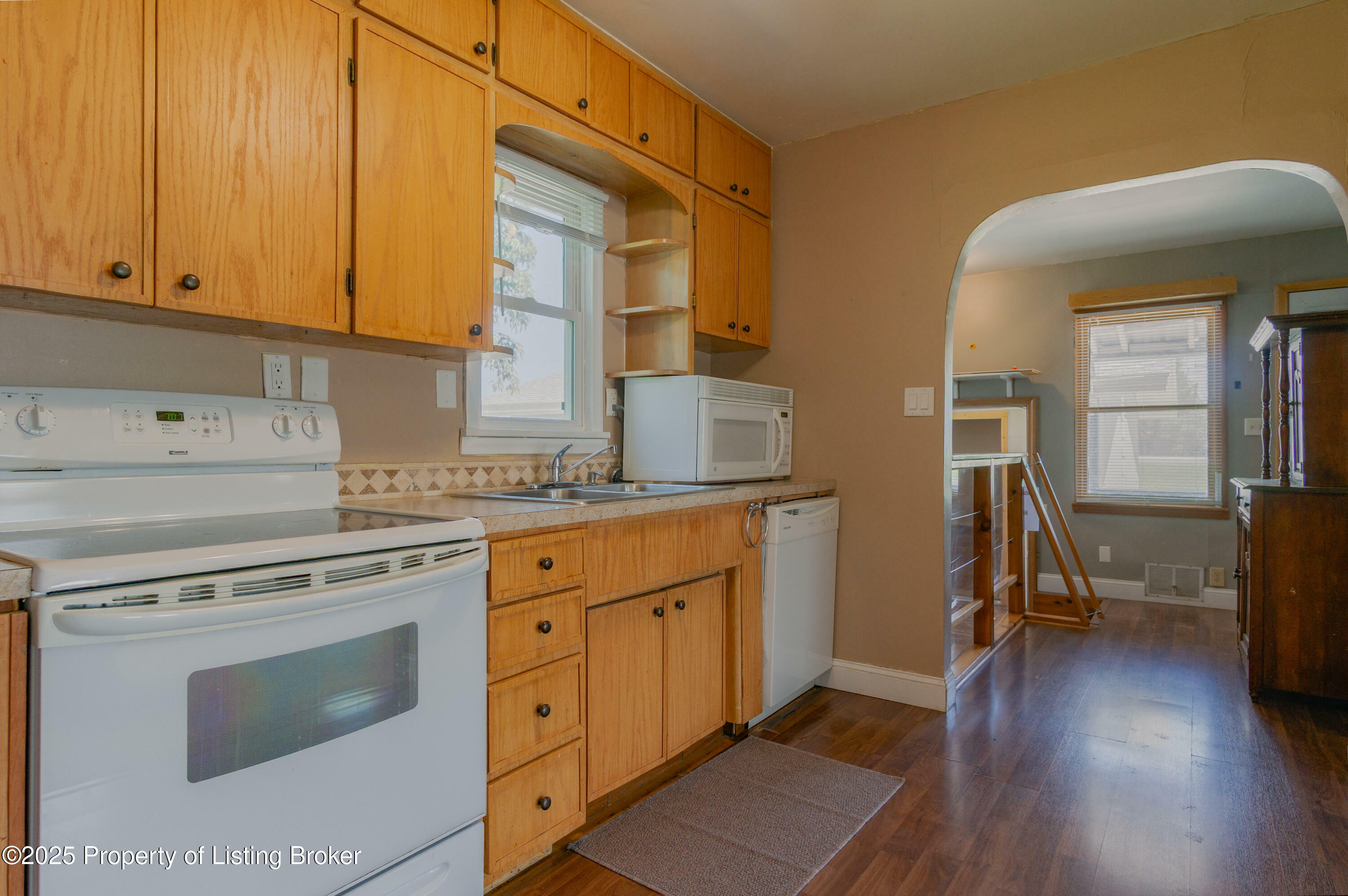 Property Photo:  701 2nd Avenue NE  ND 58622 