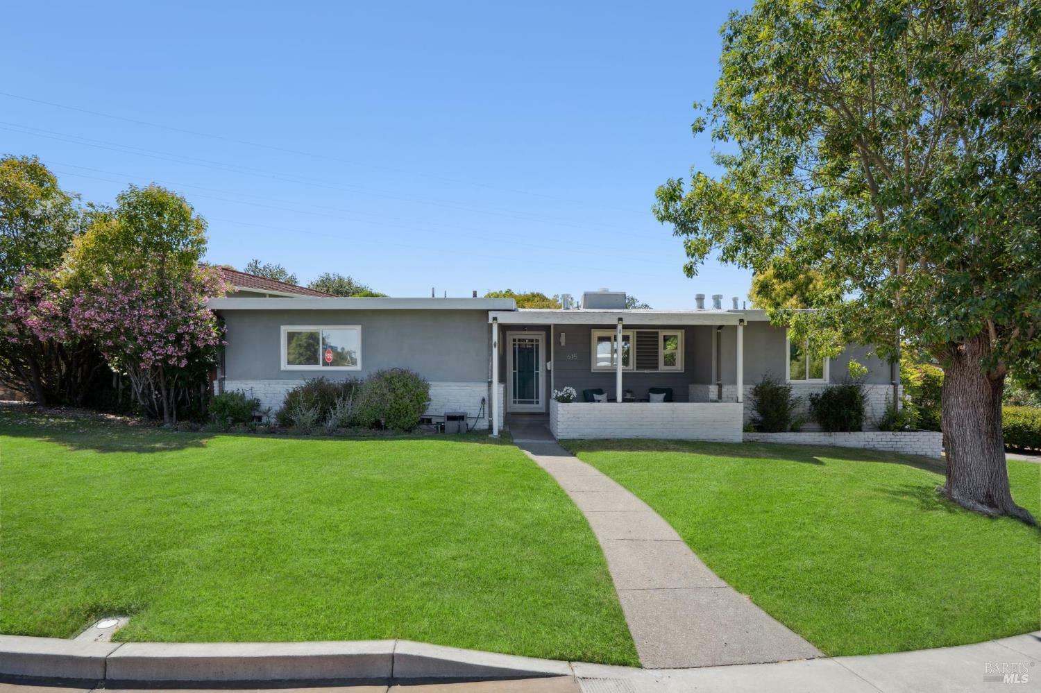 615 Calle Arboleda  Novato CA 94949 photo
