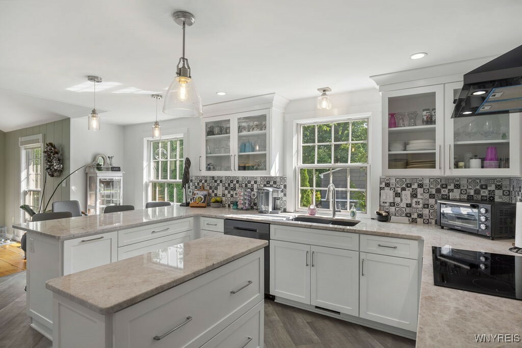 Property Photo: 5117 Woodland Drive NY 14092