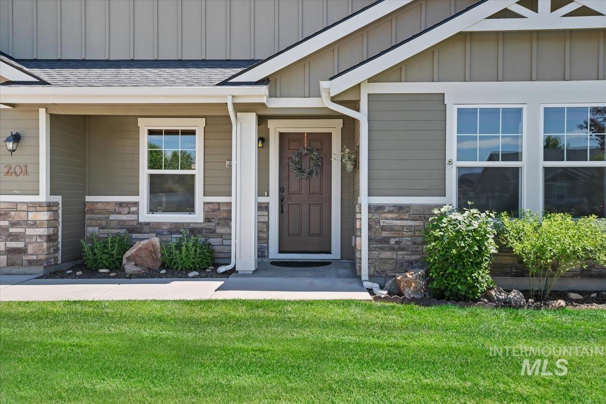 Property Photo: 201 Homesteaders St. ID 83644-4911