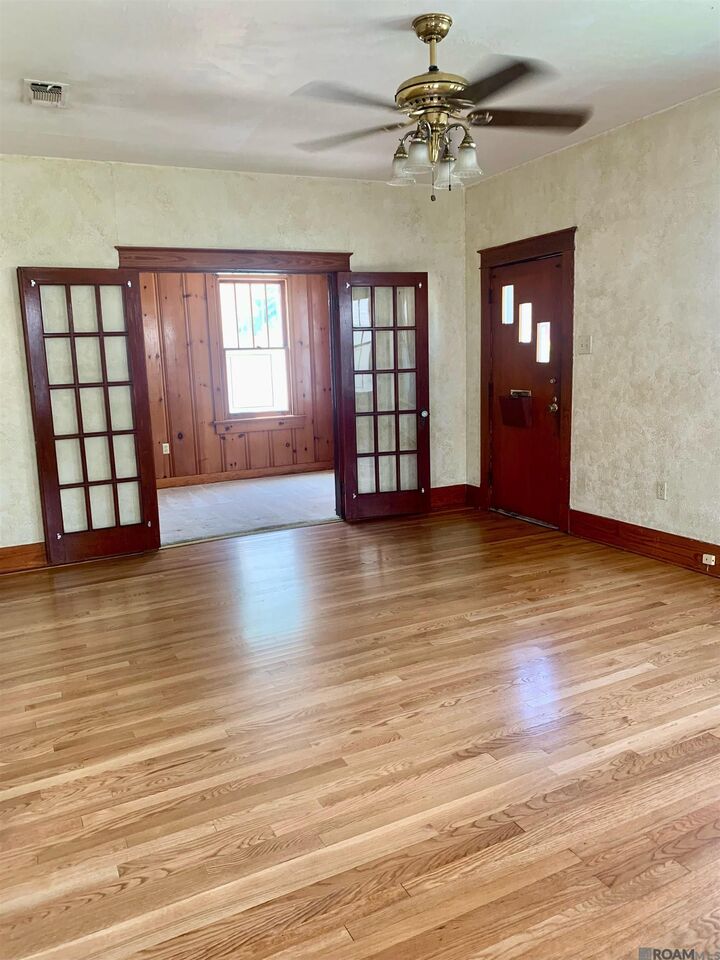 Property Photo:  219 Westmoreland Dr  LA 70806 