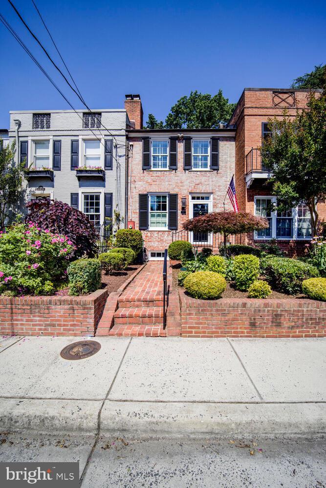 Property Photo:  717 S Royal Street  VA 22314 