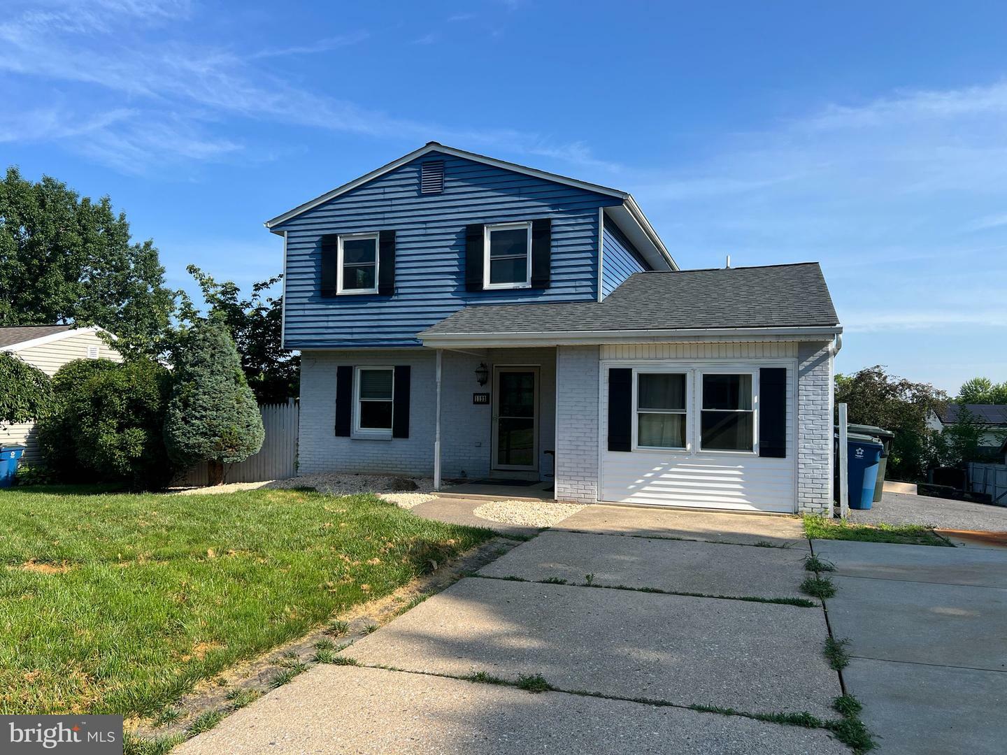 Property Photo: 1122 Floribunda Lane PA 17055