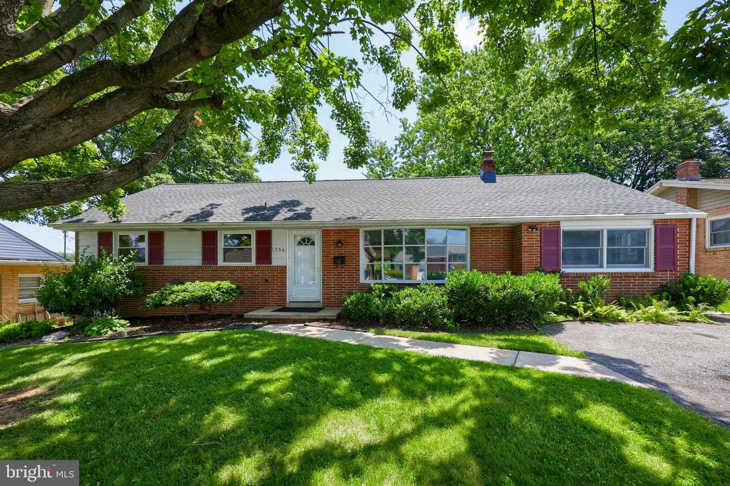1754 Heritage Avenue  Lancaster PA 17603 photo