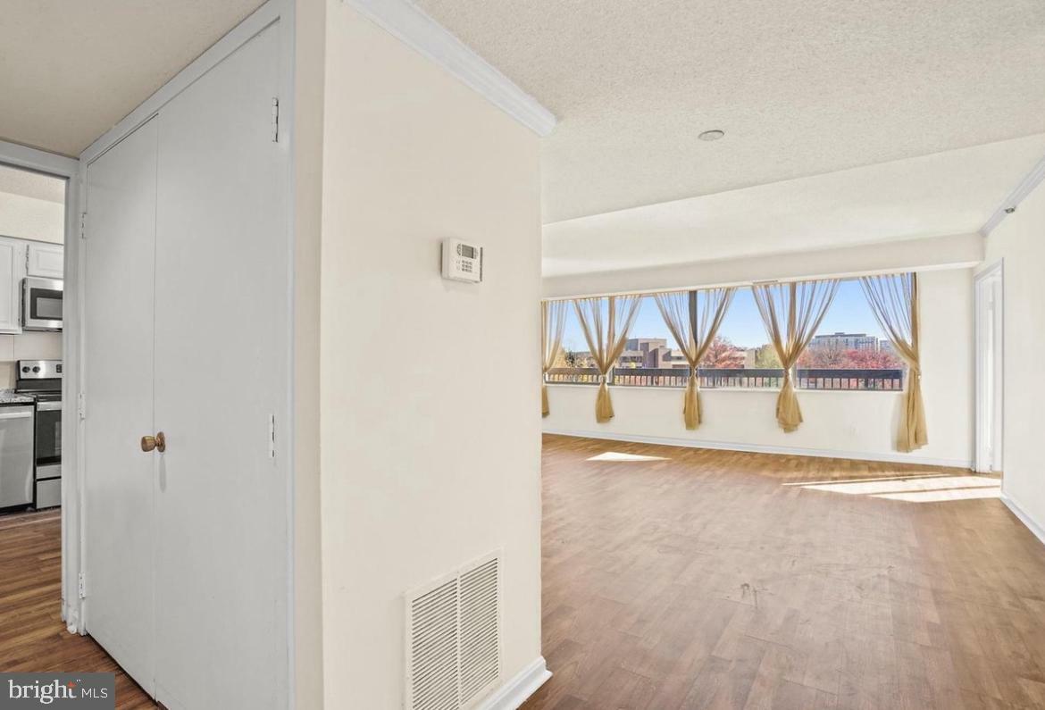 Property Photo: 3713 S George Mason Drive 416 VA 22041