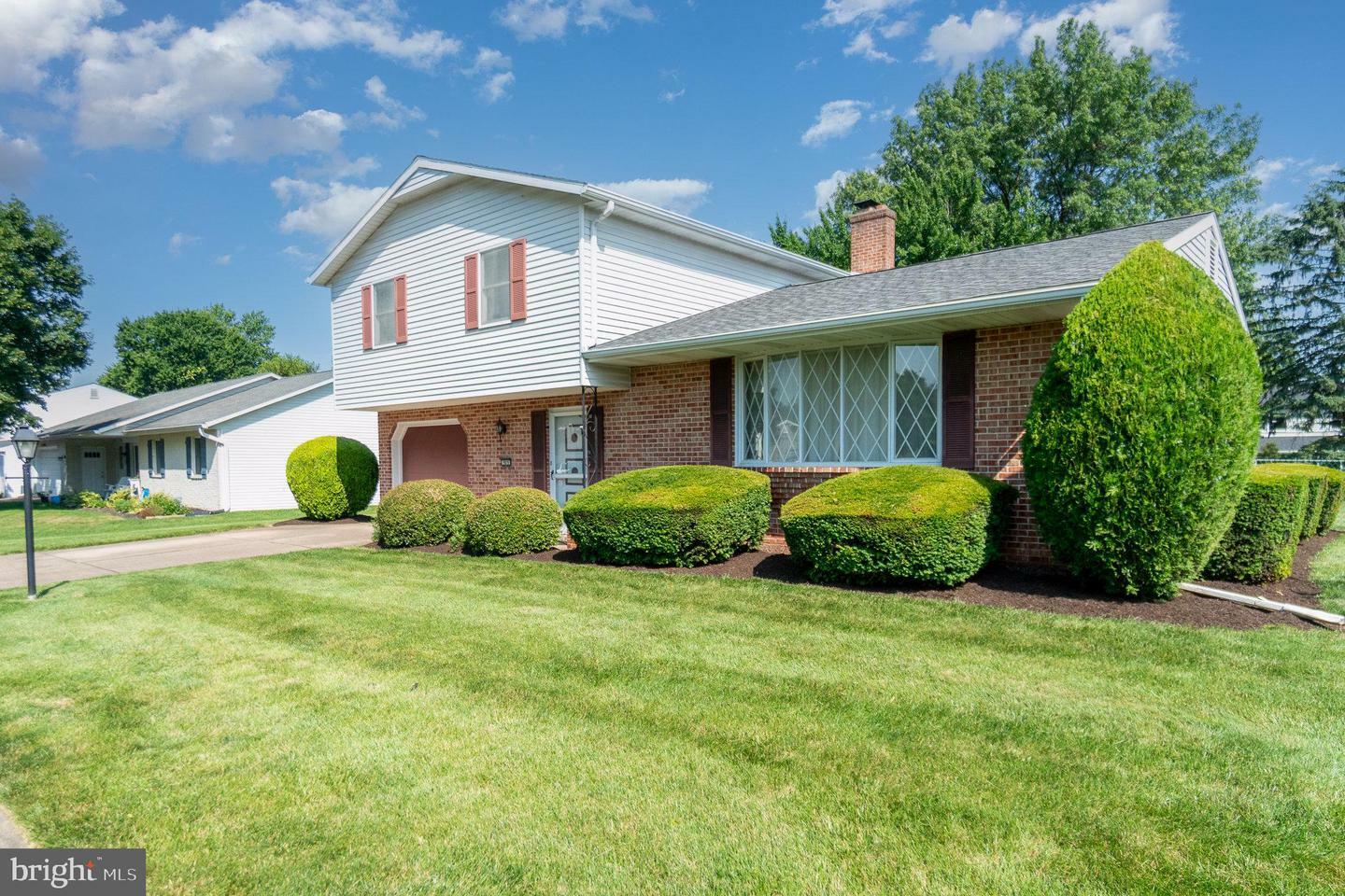 Property Photo: 909 E Coover Street PA 17055