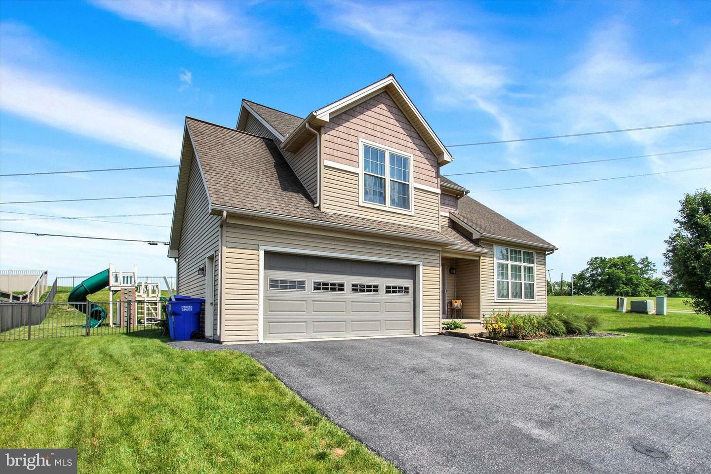 Property Photo: 305 Old Stone Way PA 17406