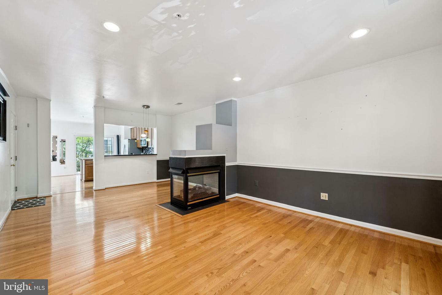 Property Photo: 1541 Northern Neck Drive 202 VA 22182