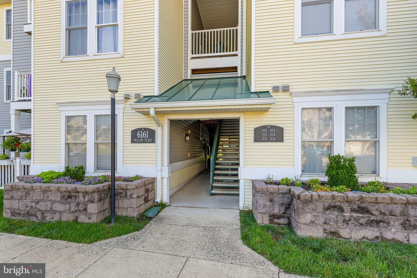 Property Photo:  6161 Willow Place 104  VA 22712 