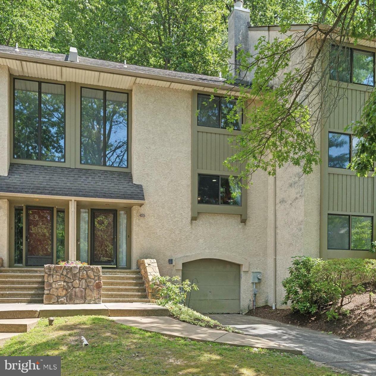 Property Photo: 500 Lynetree Drive 1-C PA 19380