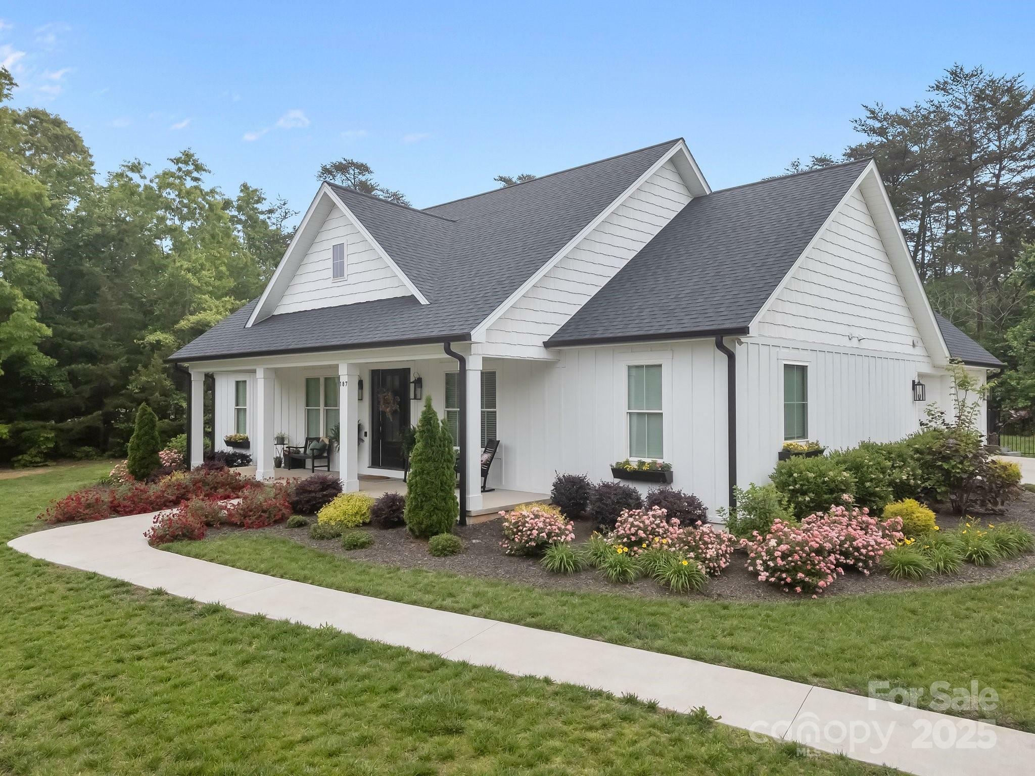 Property Photo:  187 Olde Cobblestone Drive  NC 28018 