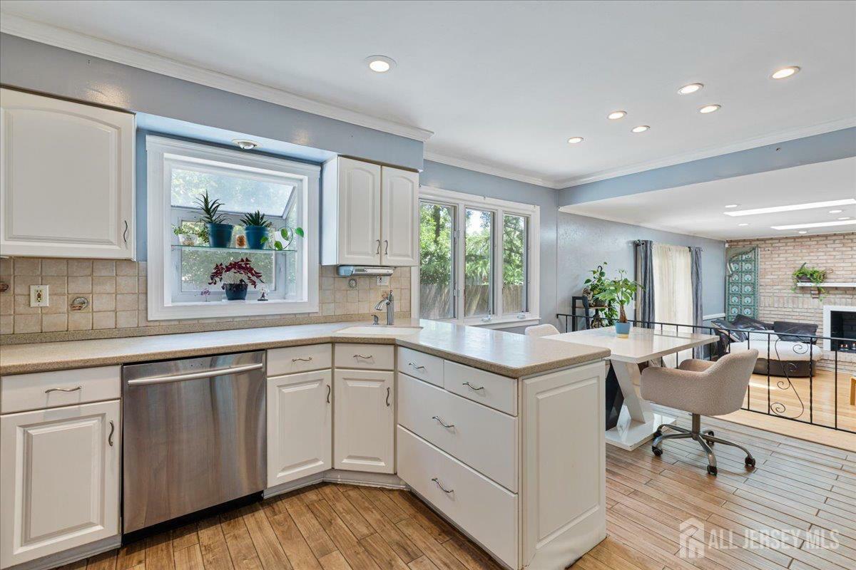 Property Photo:  8 Garfield Court  NJ 08902 