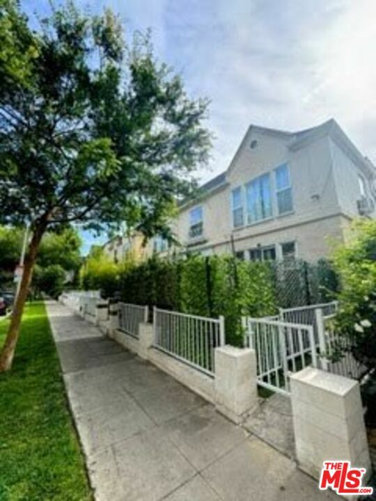 Property Photo: 137 S Crescent Dr CA 90212
