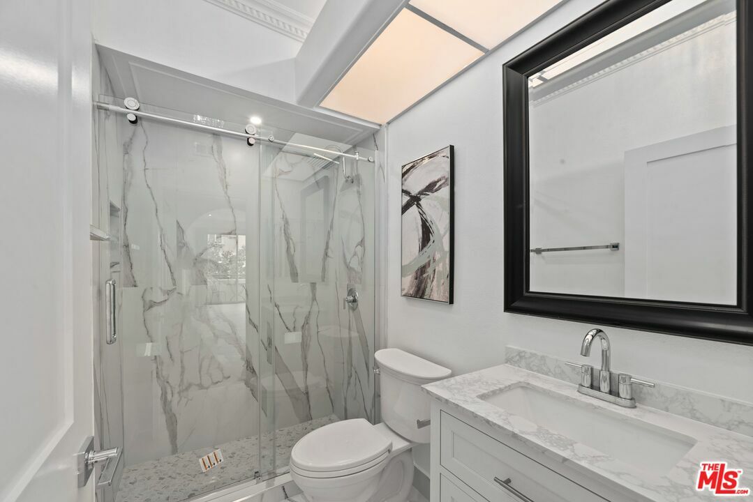 Property Photo: 1136 S Shenandoah St CA 90035
