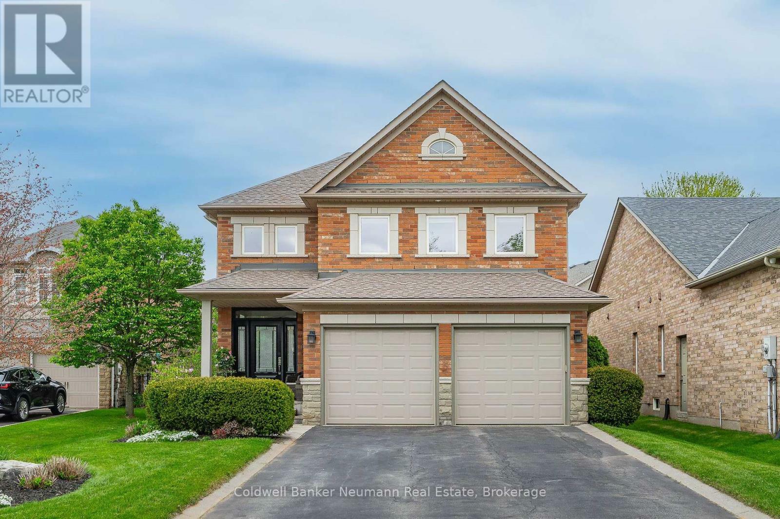 Photo de la propriété: 227 Valmont Court ON L9G 5A1
