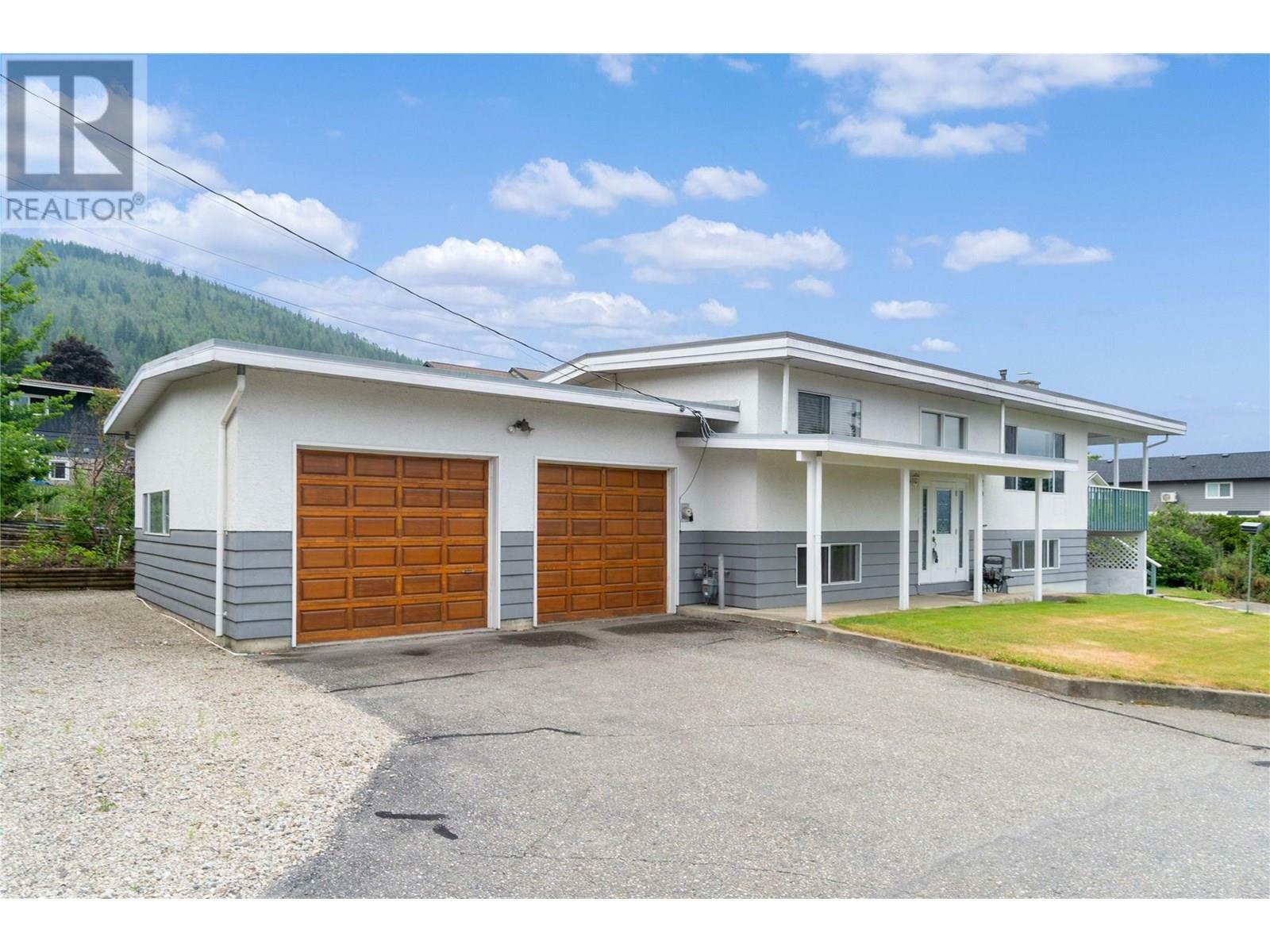 Photo de la propriété: 1431 15 Street Southeast BC V1E 2G8