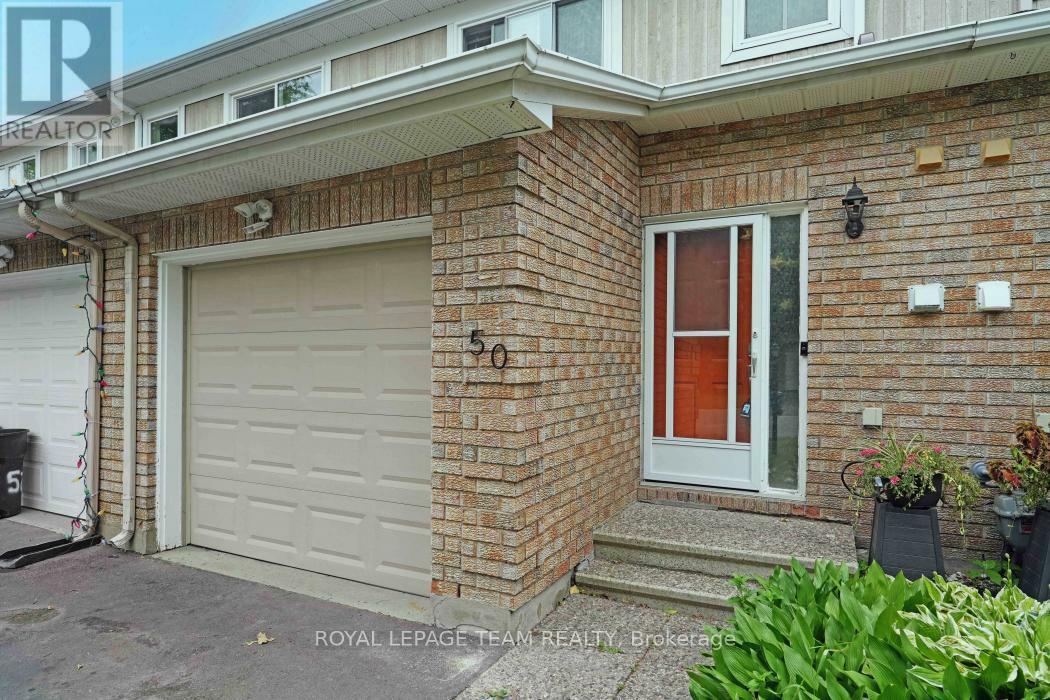 Photo de la propriété: 50 Hummingbird Crescent North ON K2J 3A4