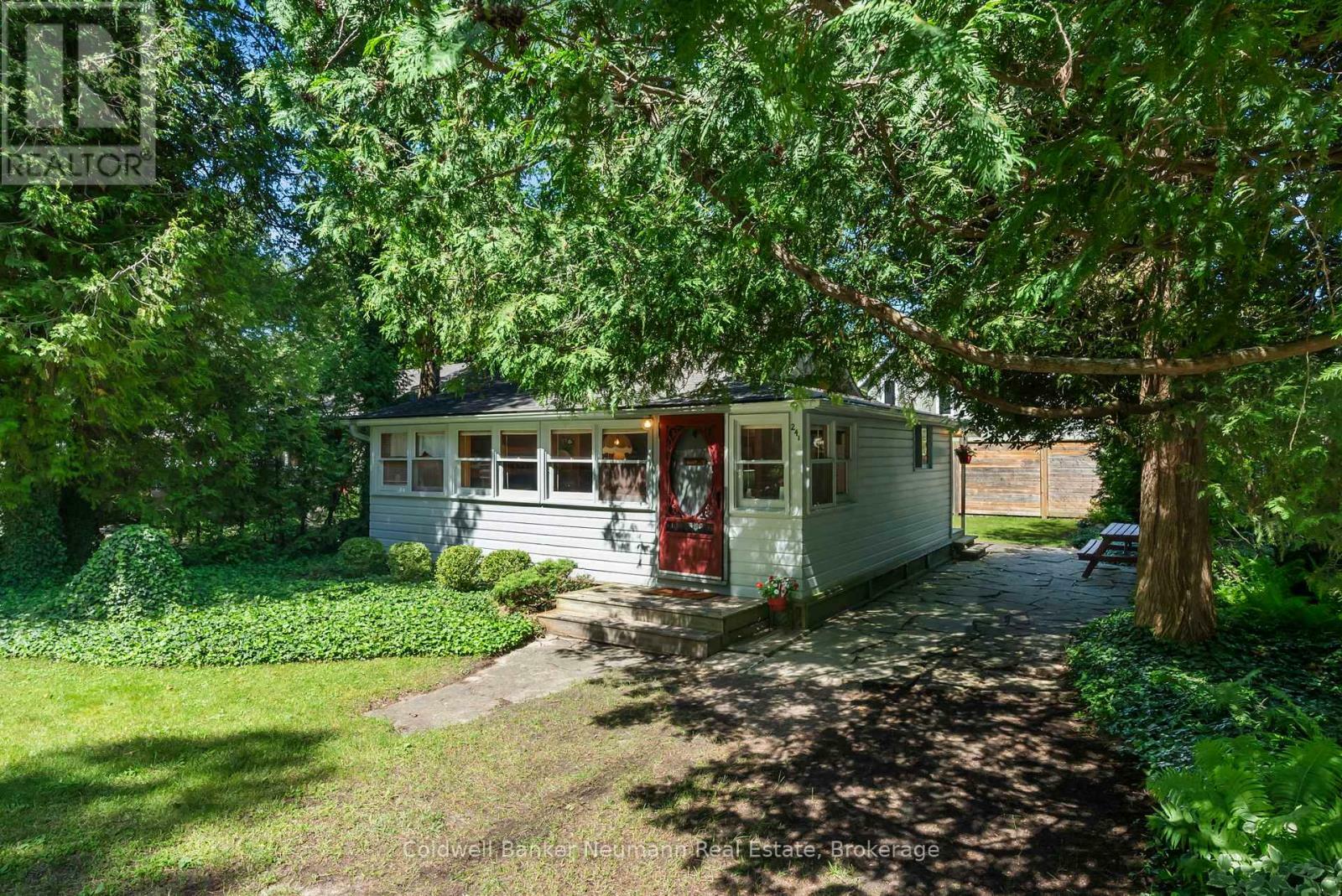 Property Photo: 241 Lake Street ON N0H 2L0