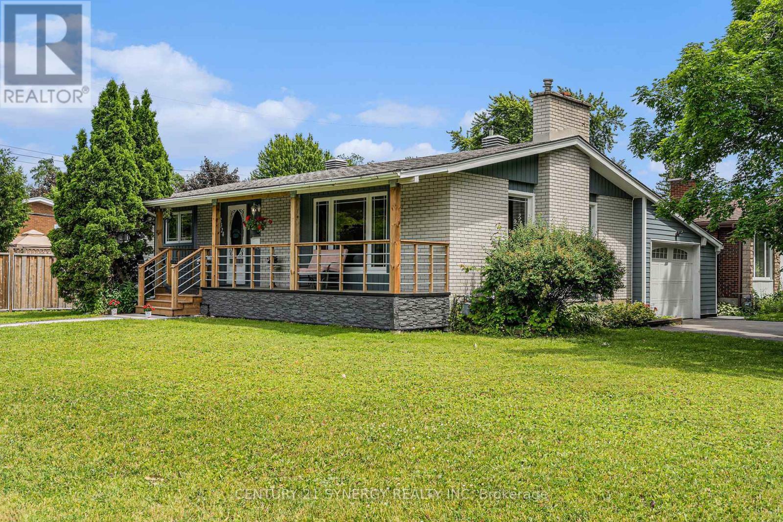 Property Photo: 2324 Susan Street ON K1G 1K3