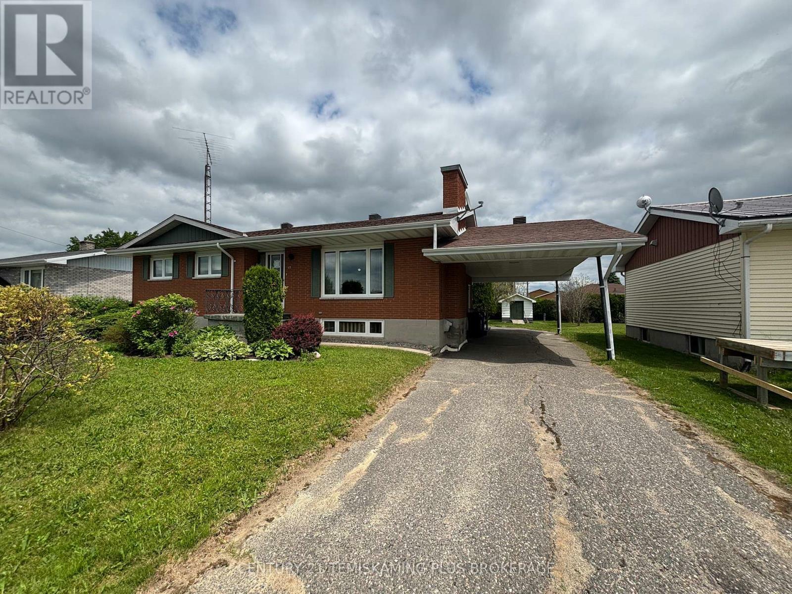 Property Photo: 17 Ninth Avenue ON P0J 1E0