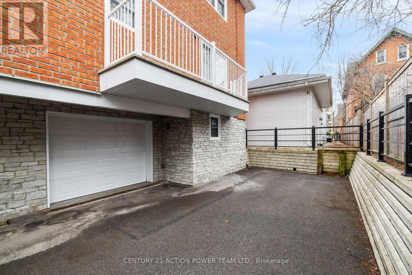 Property Photo: 48 Queen-Victoria Street ON K1M 2K4