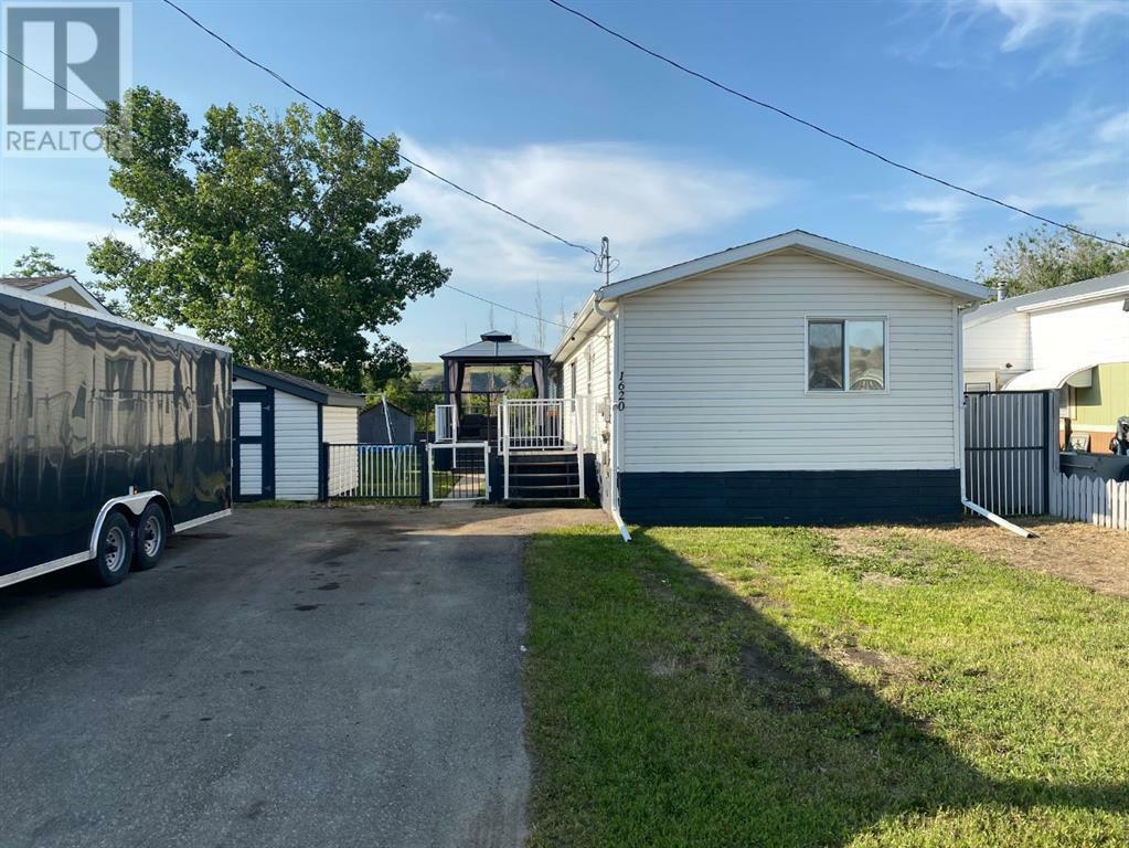 Property Photo: 1620 4 Ave SW AB T0J 0Y2