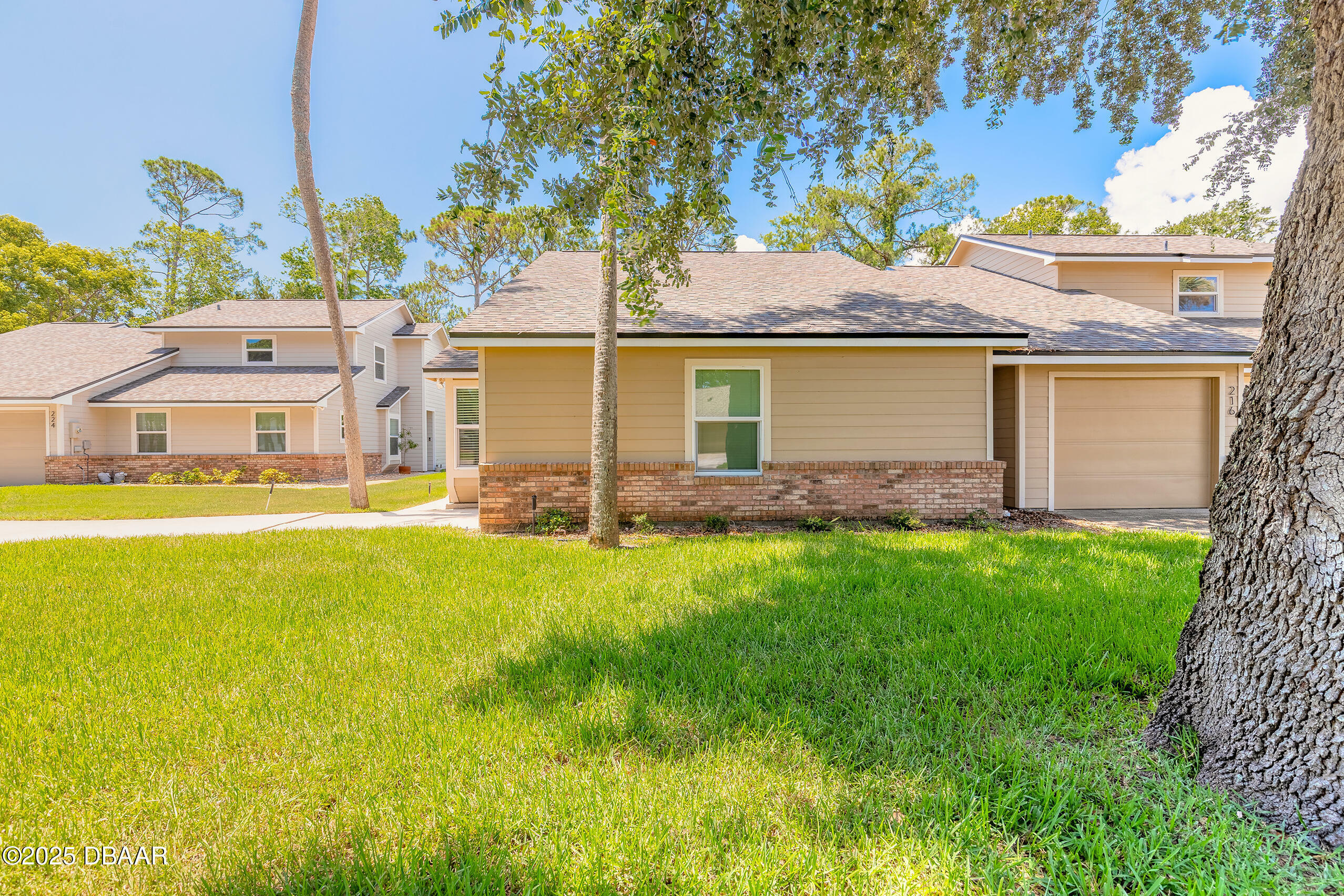 Property Photo: 220 Bob White Court FL 32119