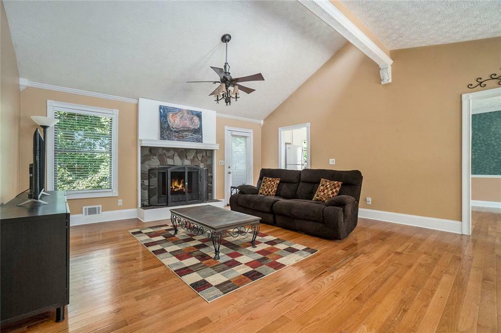 Property Photo: 1105 Tom Lane Lane GA 30066