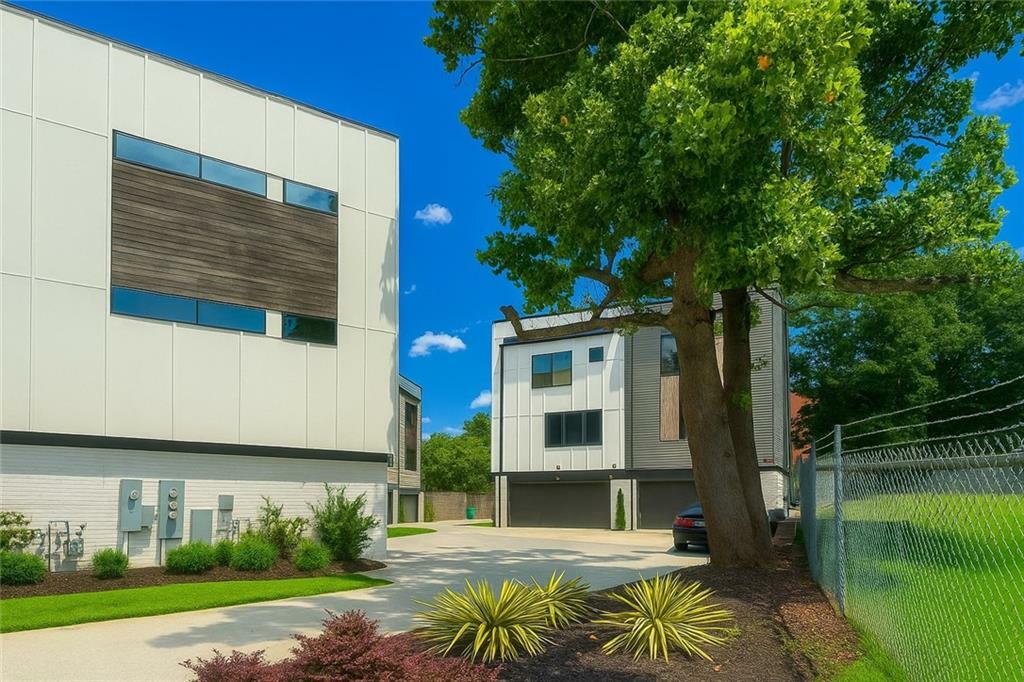 Property Photo: 2424 Memorial Drive Drive SE 3 GA 30317