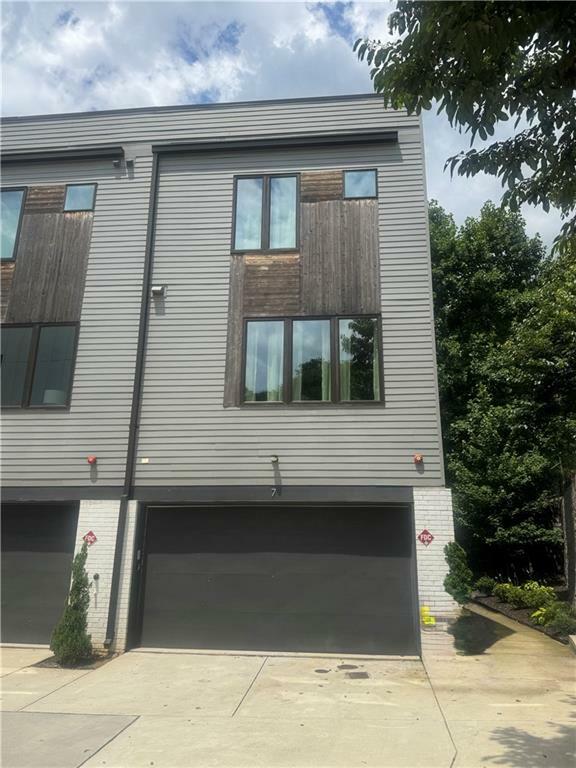 Property Photo: 2424 Memorial Drive Drive SE 7 GA 30317