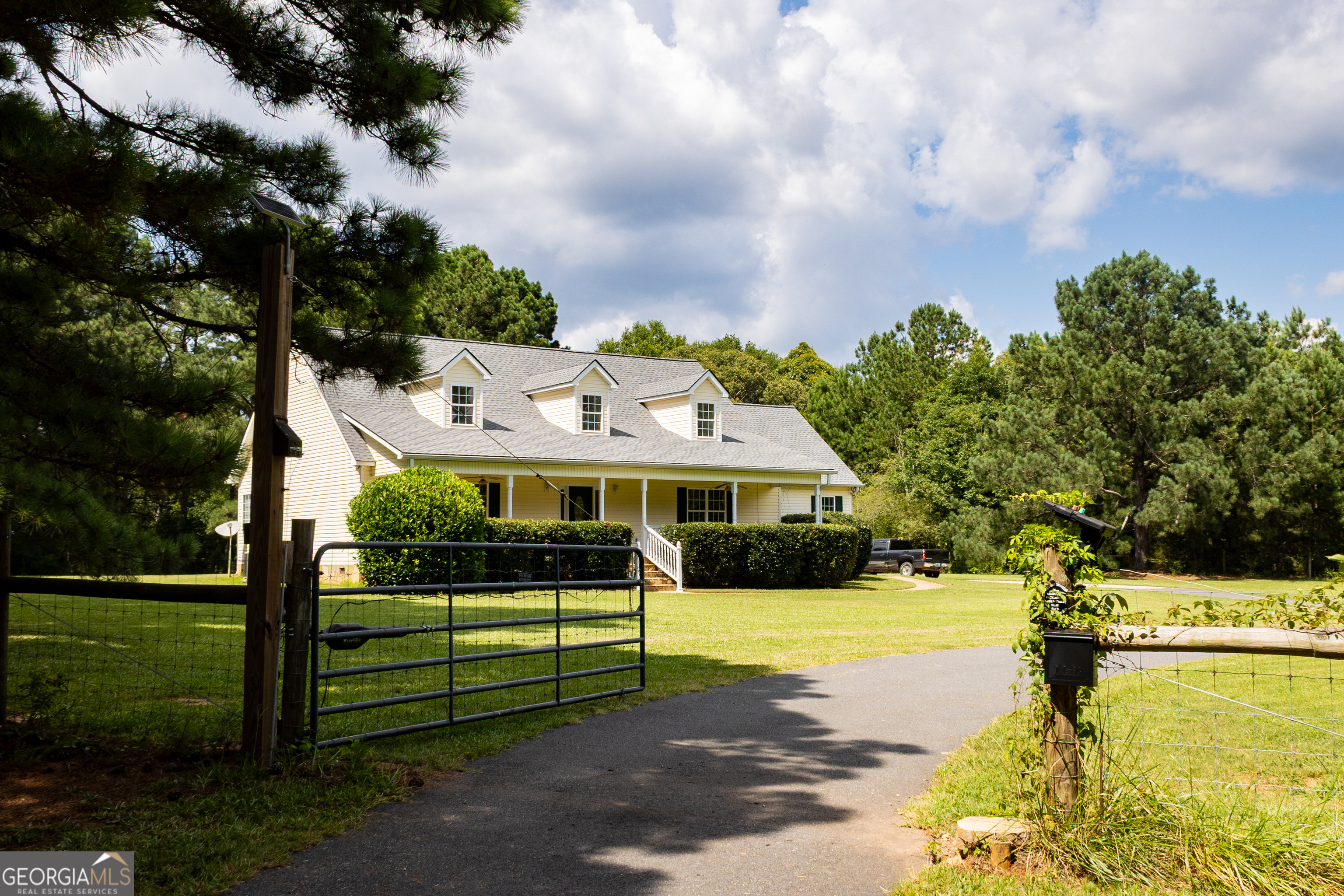 Property Photo: 1927 Highway 16 E GA 30233