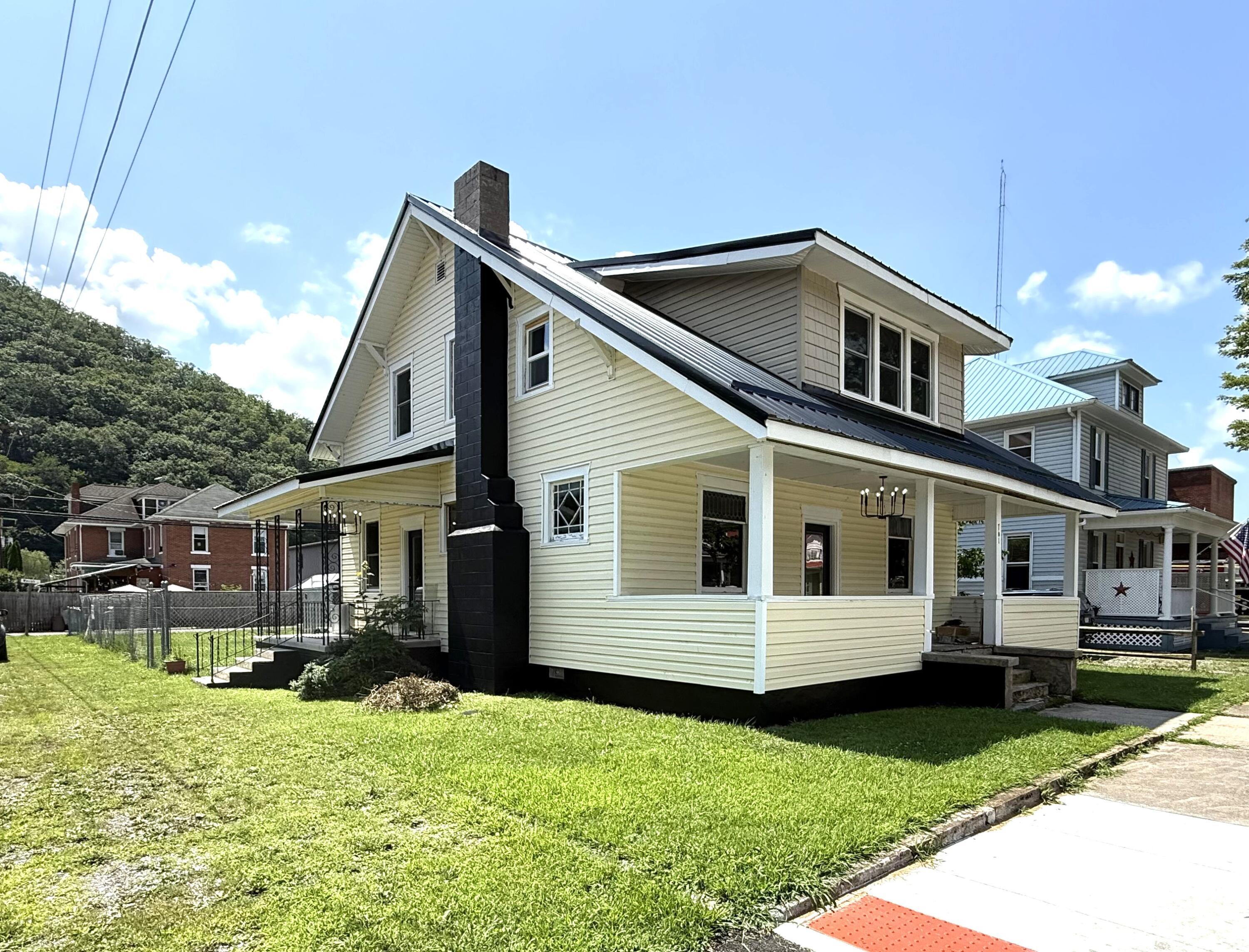 Property Photo:  701 2nd Ave  WV 24954 