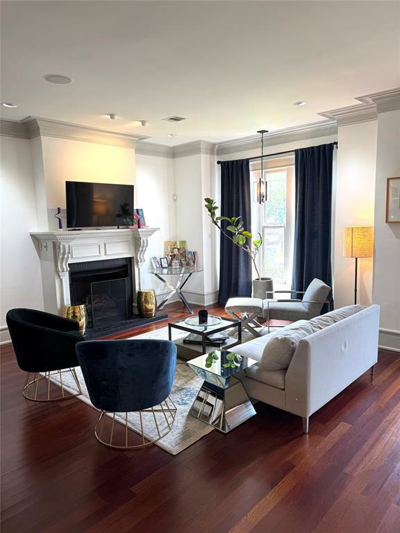 Property Photo:  1325 Ashland Street  TX 77008 