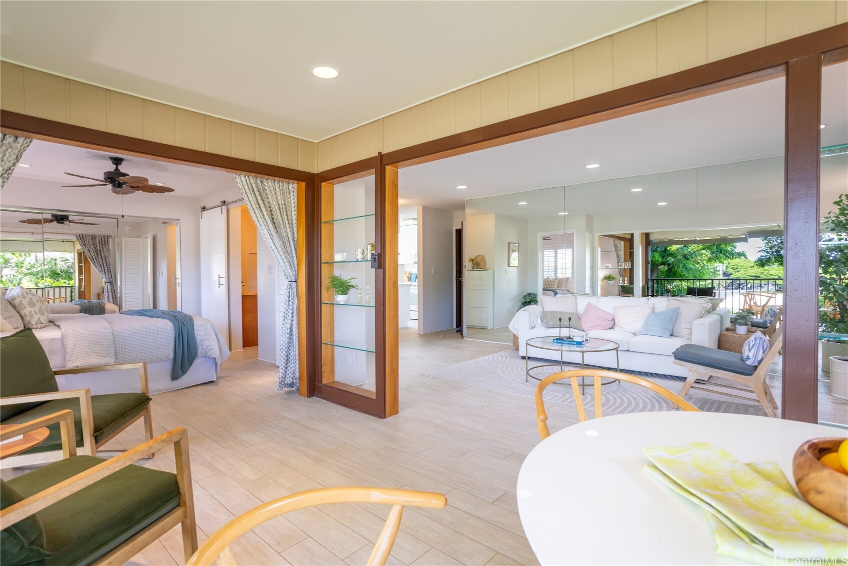 3721 Kanaina Avenue 201  Honolulu HI 96815 photo