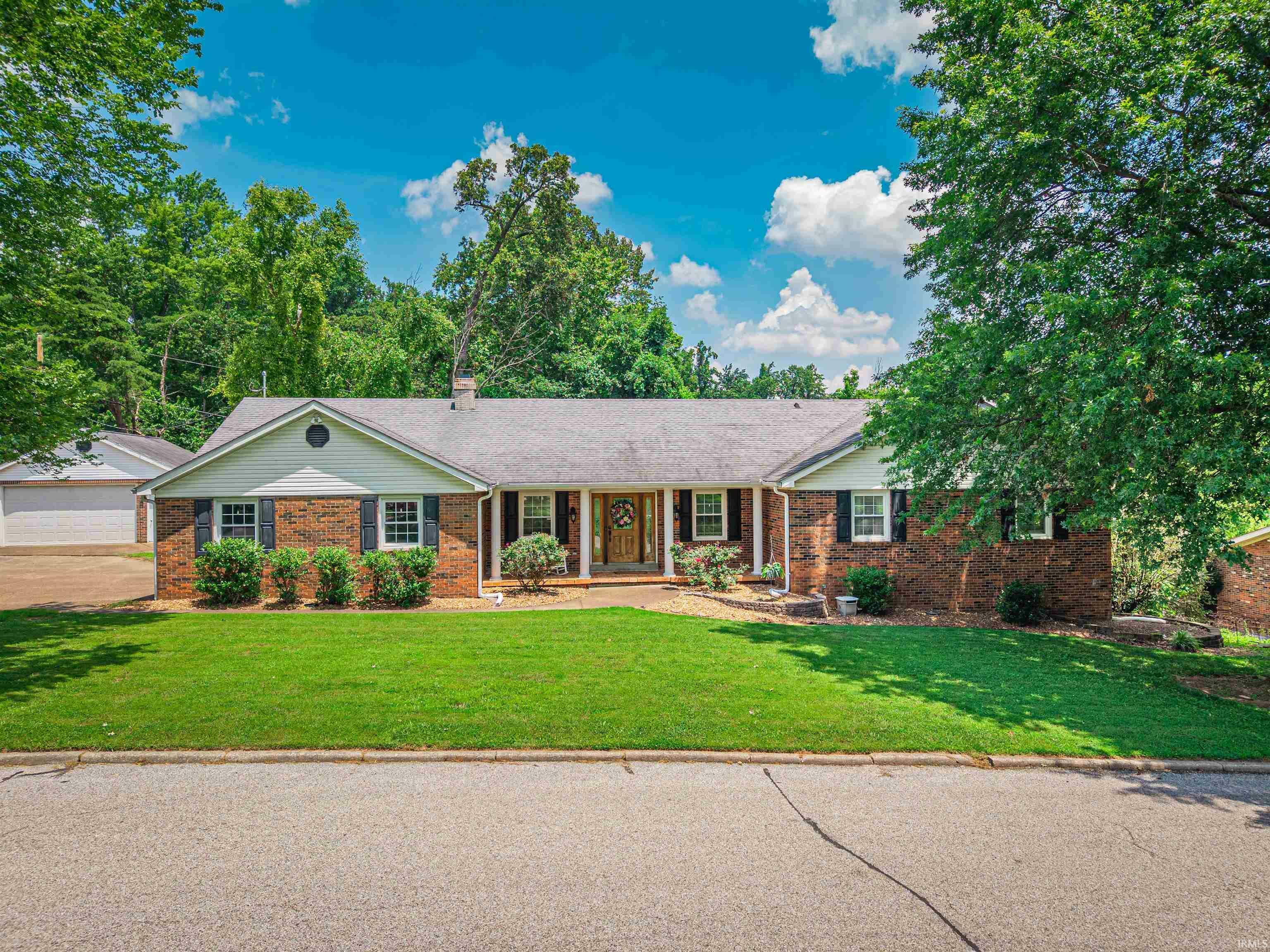 Property Photo: 117 Springhaven Drive IN 47710