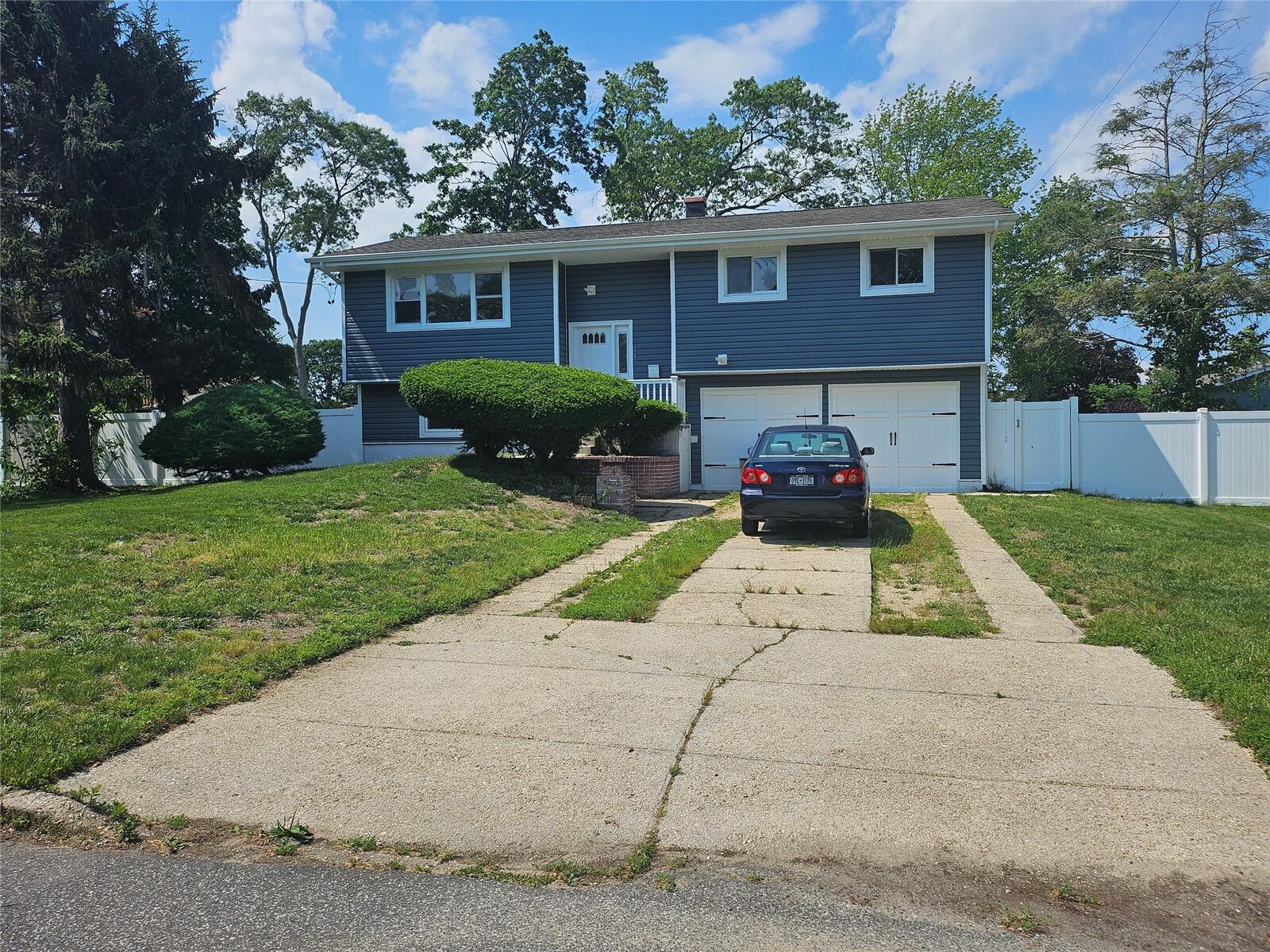 Property Photo:  141 Sheridan Street  NY 11717 